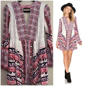 FREE  PEOPLE  BOHO  KEY HOLE  TEGAN BOARDER PRINTED MINI DRESS  Sz 2